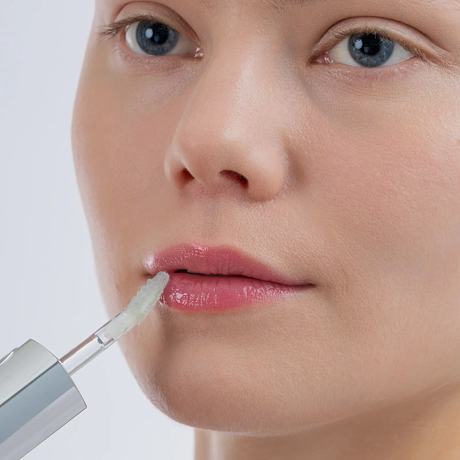 Масло для губ Plump Ambition тон 113 Cristal Ice Loreal Paris - фото 2