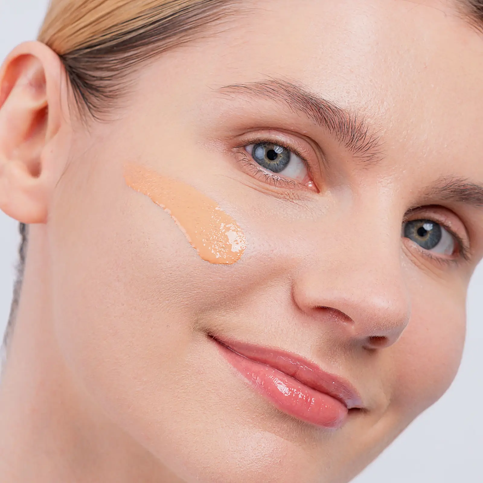 Тональная основа для лица Fair Light Wet N Wild Niacinamide Skin Tint - фото 3 Тональная основа для лица Fair Light Wet N Wild Niacinamide Skin Tint - фото 3