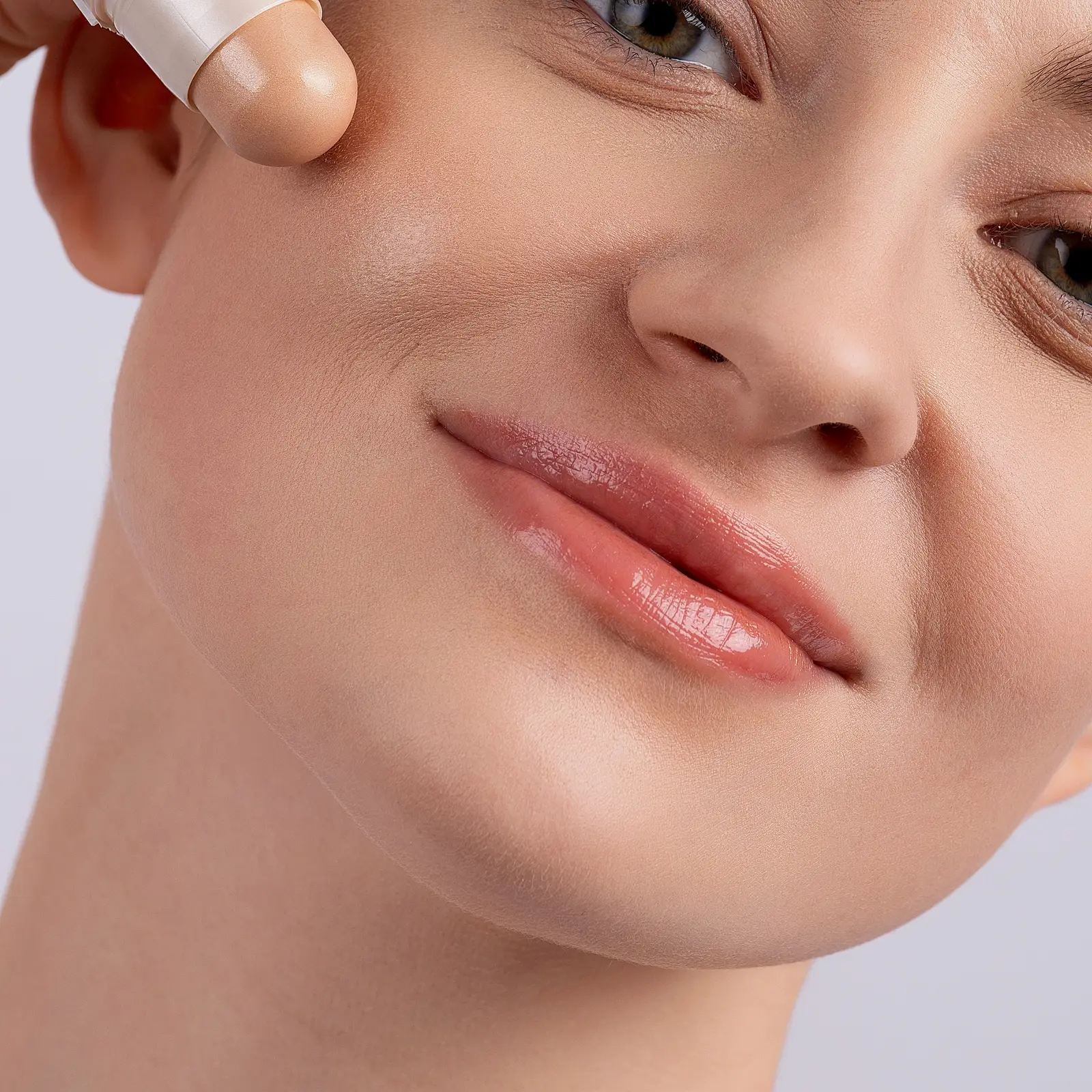 Хайлайтер-стик для лица с эффектом влажного сияния тон 610 L’Oréal Paris Lumi Le Glass