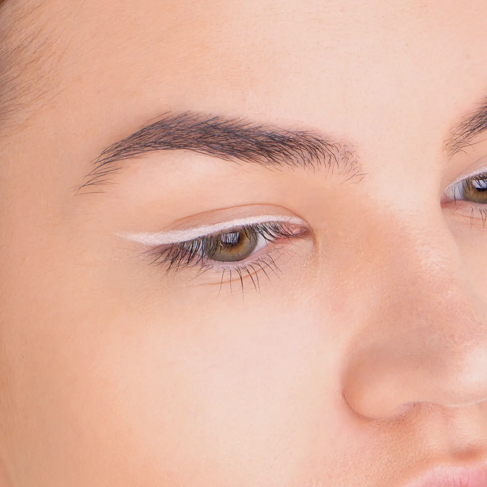 Автоматический карандаш для глаз тон 03 Milk Stellary Kajal