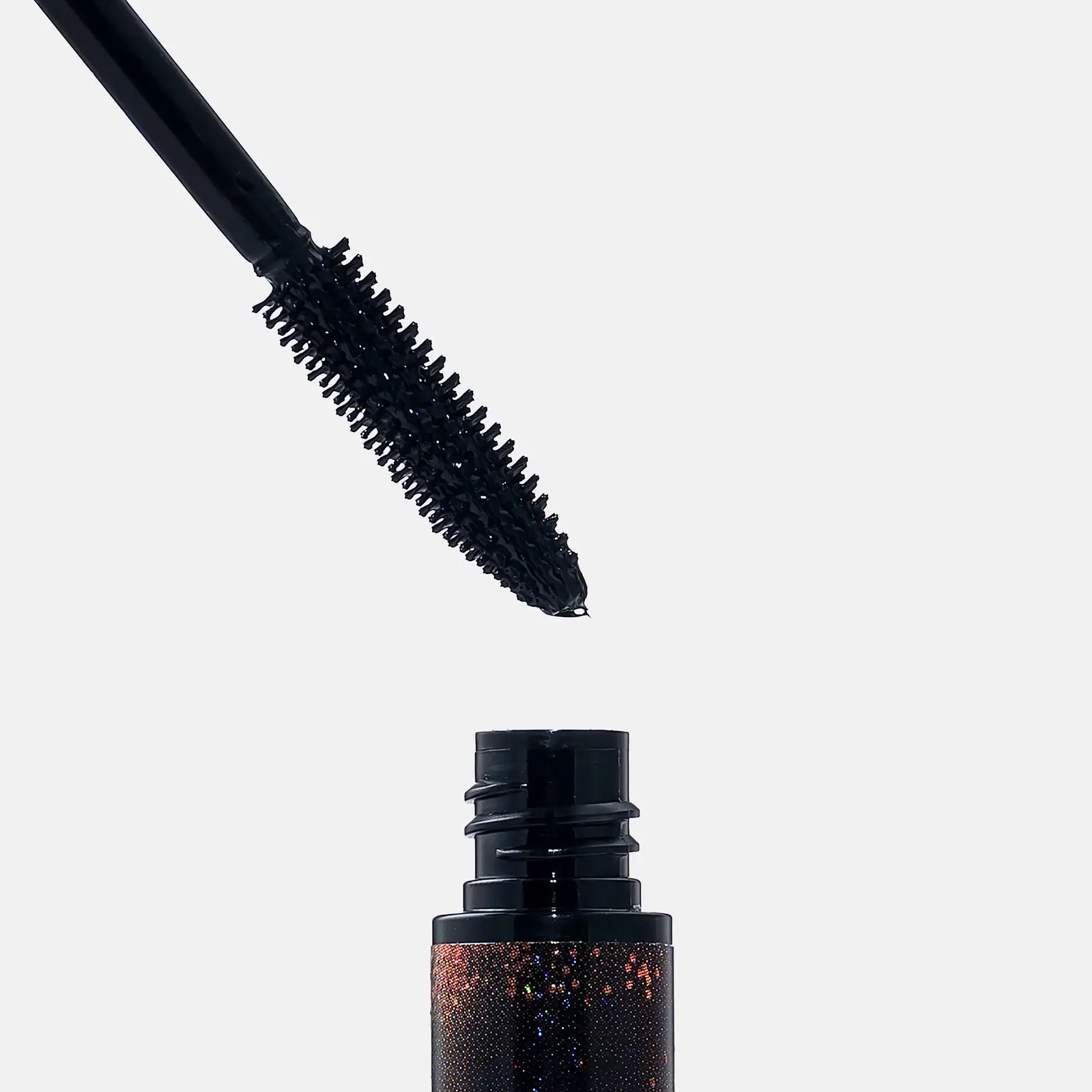 Тушь для ресниц с эффектом удлинения Tiger Eye Black тон 01 Stellary