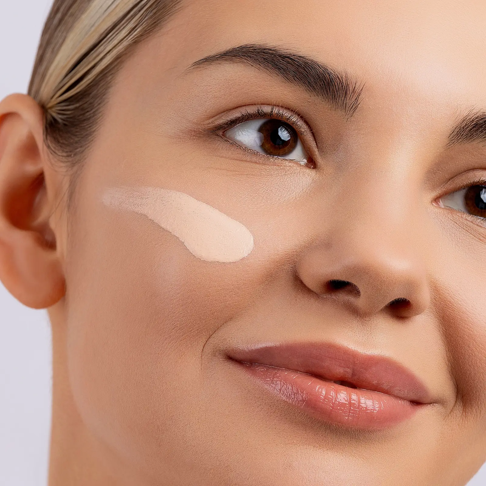 Тональный крем с сатиновым финишем Skin Privilege Stellary тон 01