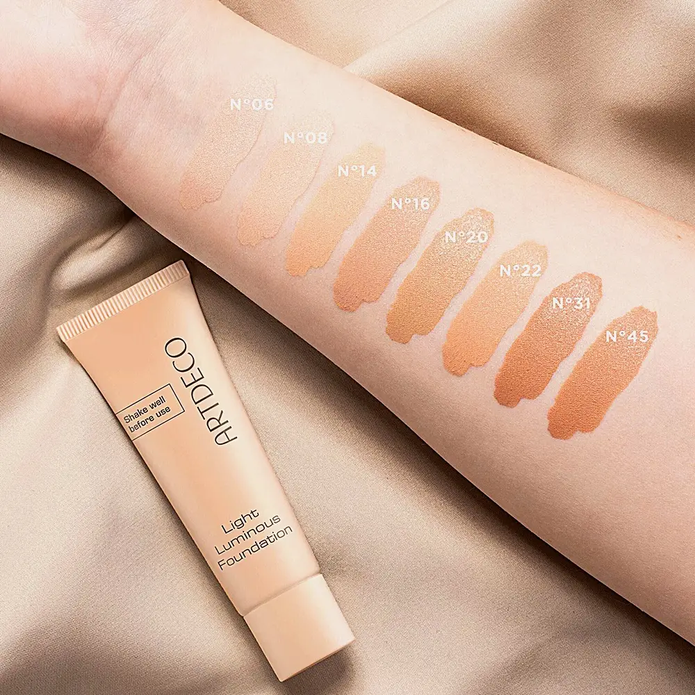 Тональная основа для лица тон 20 Soft Caramel Artdeco Light Luminous