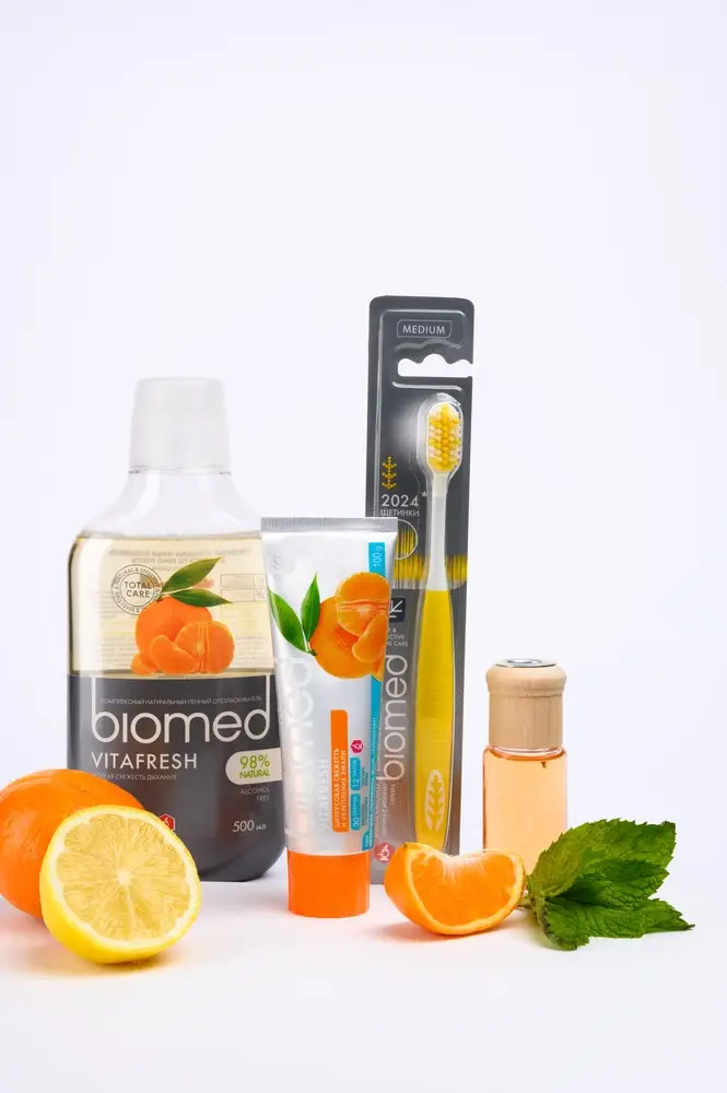 Зубная щетка Biomed Silver Medium средней жесткости в ассортименте
