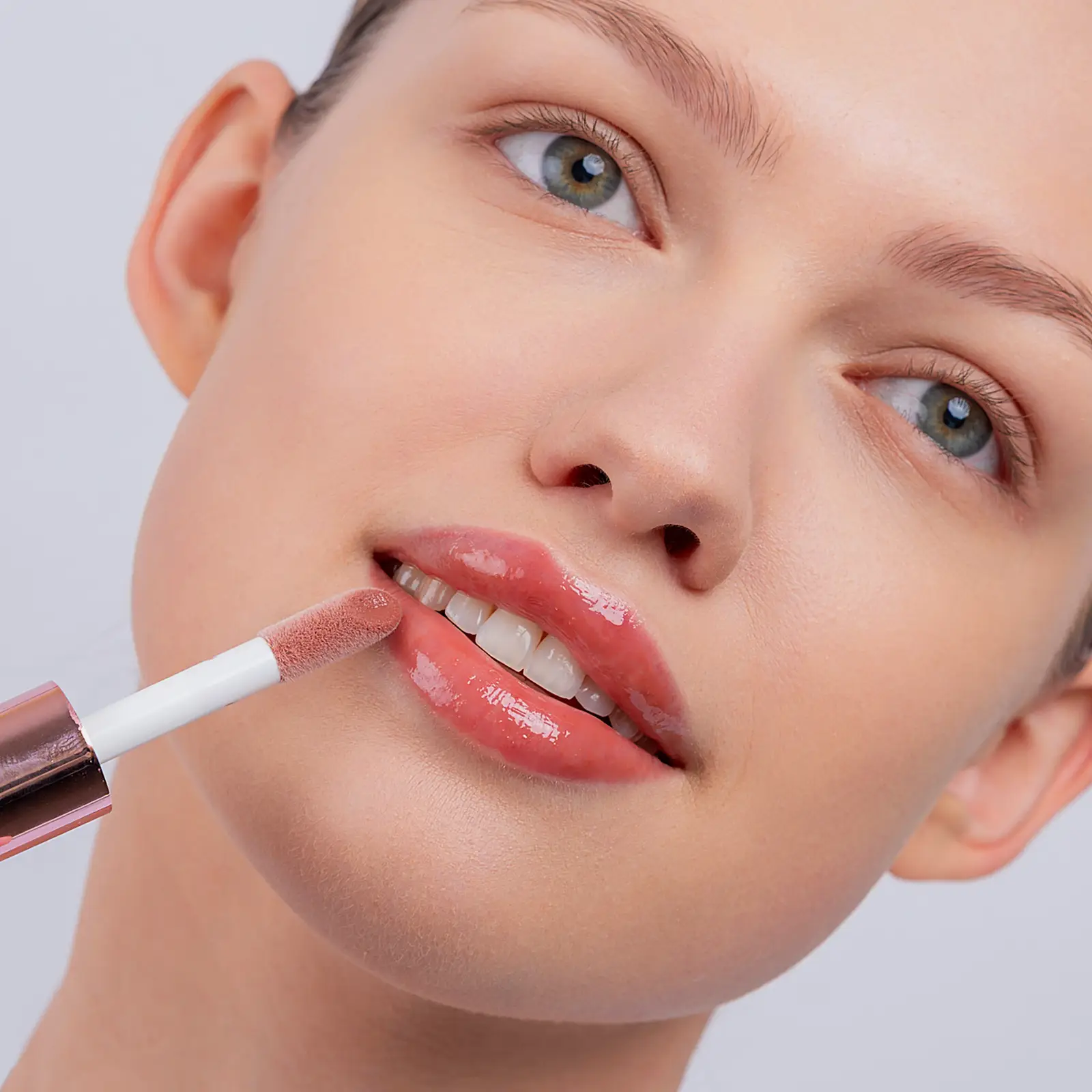 Блеск для губ Push Up Lip Plumper тон 04 Divage - фото 2