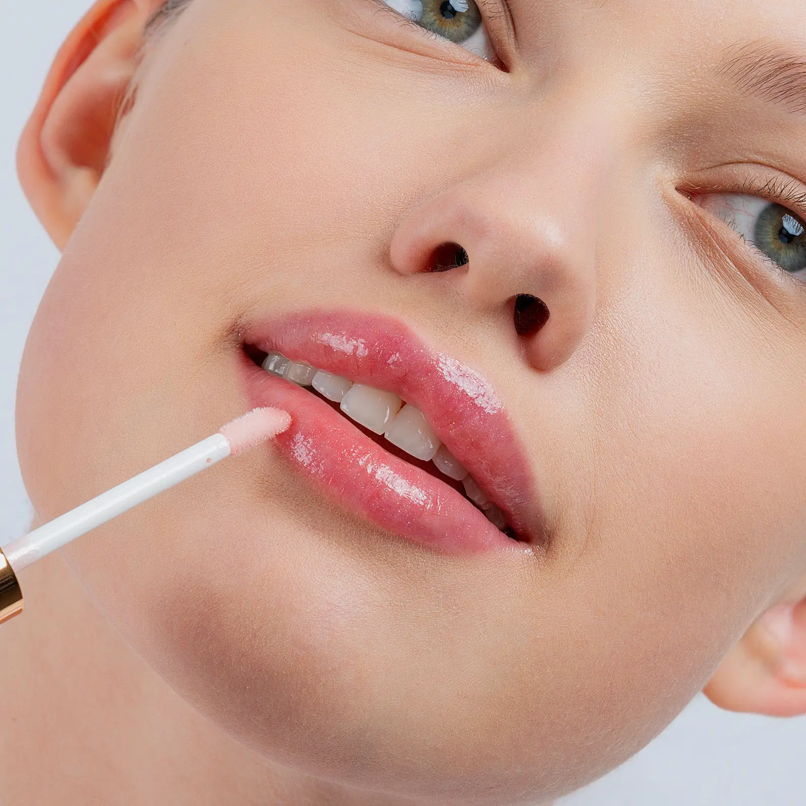 Блеск для губ Idealist тон 04 Перламутрово-розовый Stellary