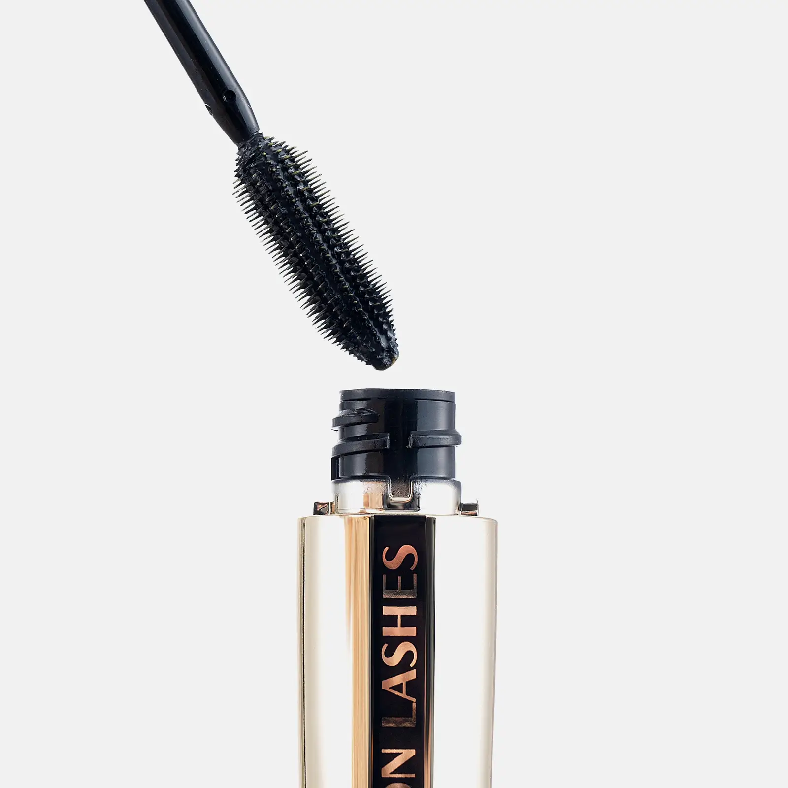Тушь для ресниц L’Oréal Paris Volume Million Lashes Gold для объема и разделения черная  - фото 3