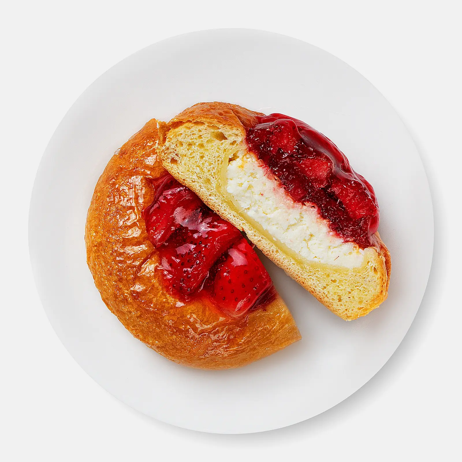 Изображение товара Ватрушка с творожной начинкой и клубникой 140г