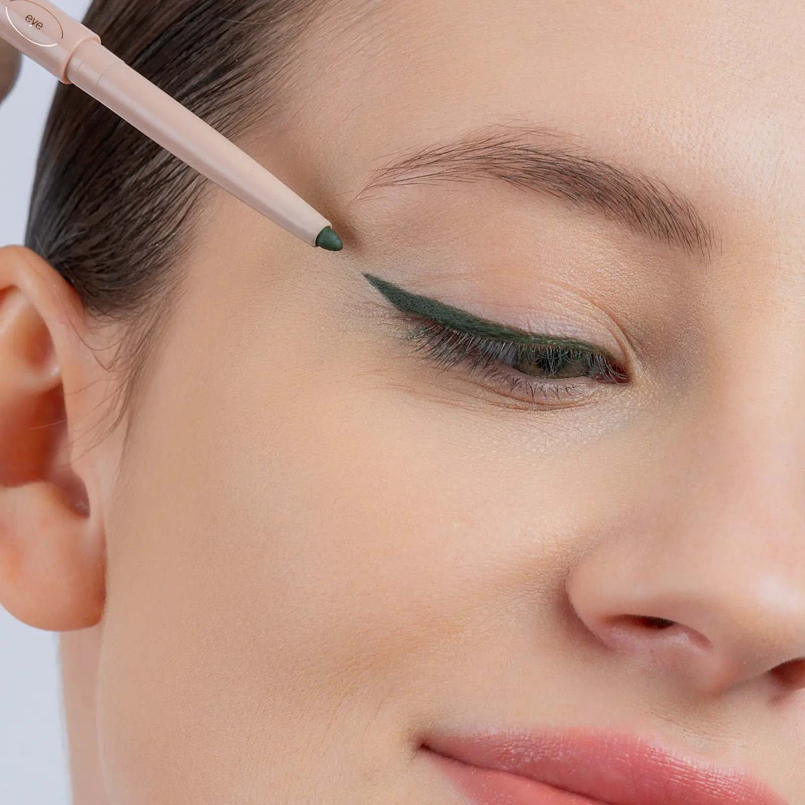 Автоматический карандаш для глаз Intense Color тон 04 Зеленый Divage