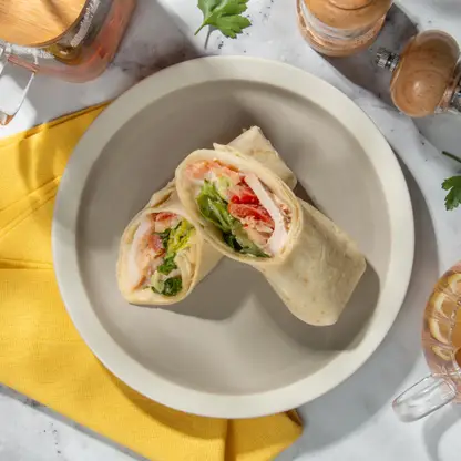 Изображение товара Ролл Цезарь М Кухня 170г в пшеничной тортилье с курицей и овощами