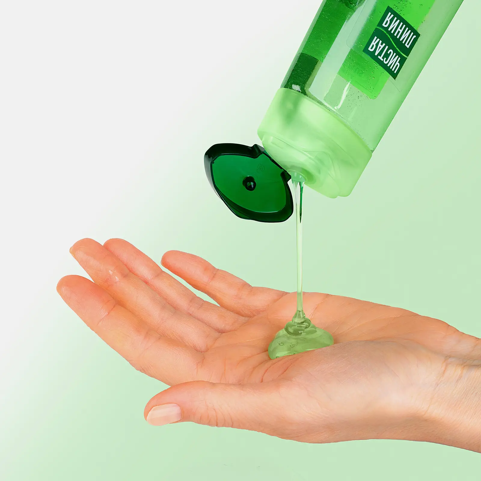 Шампунь для волос Фитотерапия Ромашка и репейное масло Чистая линия 400мл