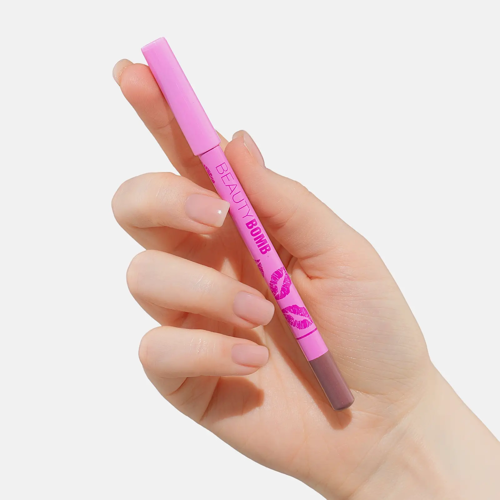 Карандаш для губ Oops Beauty Bomb Romcore тон 05 Лилово-коричневый - фото 2 Карандаш для губ Oops Beauty Bomb Romcore тон 05 Лилово-коричневый - фото 2