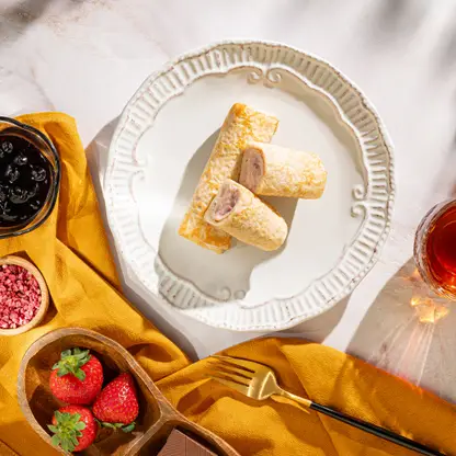 Изображение товара Блины с заварным кремом мягким сыром и клубникой 160г