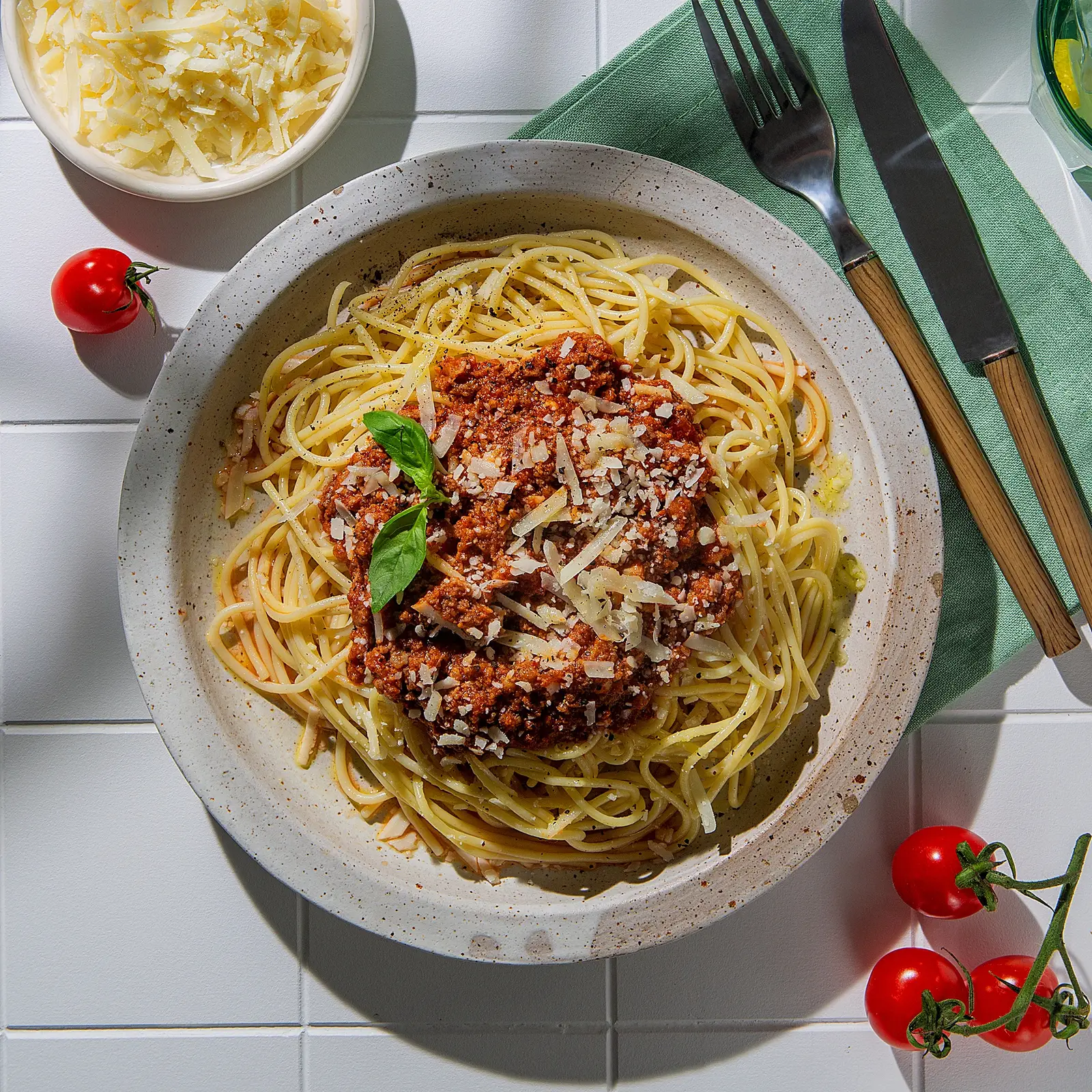 Изображение товара Спагетти Болоньезе М Кухня 260г готовое блюдо с кусочками говядины и сыром Пармезан