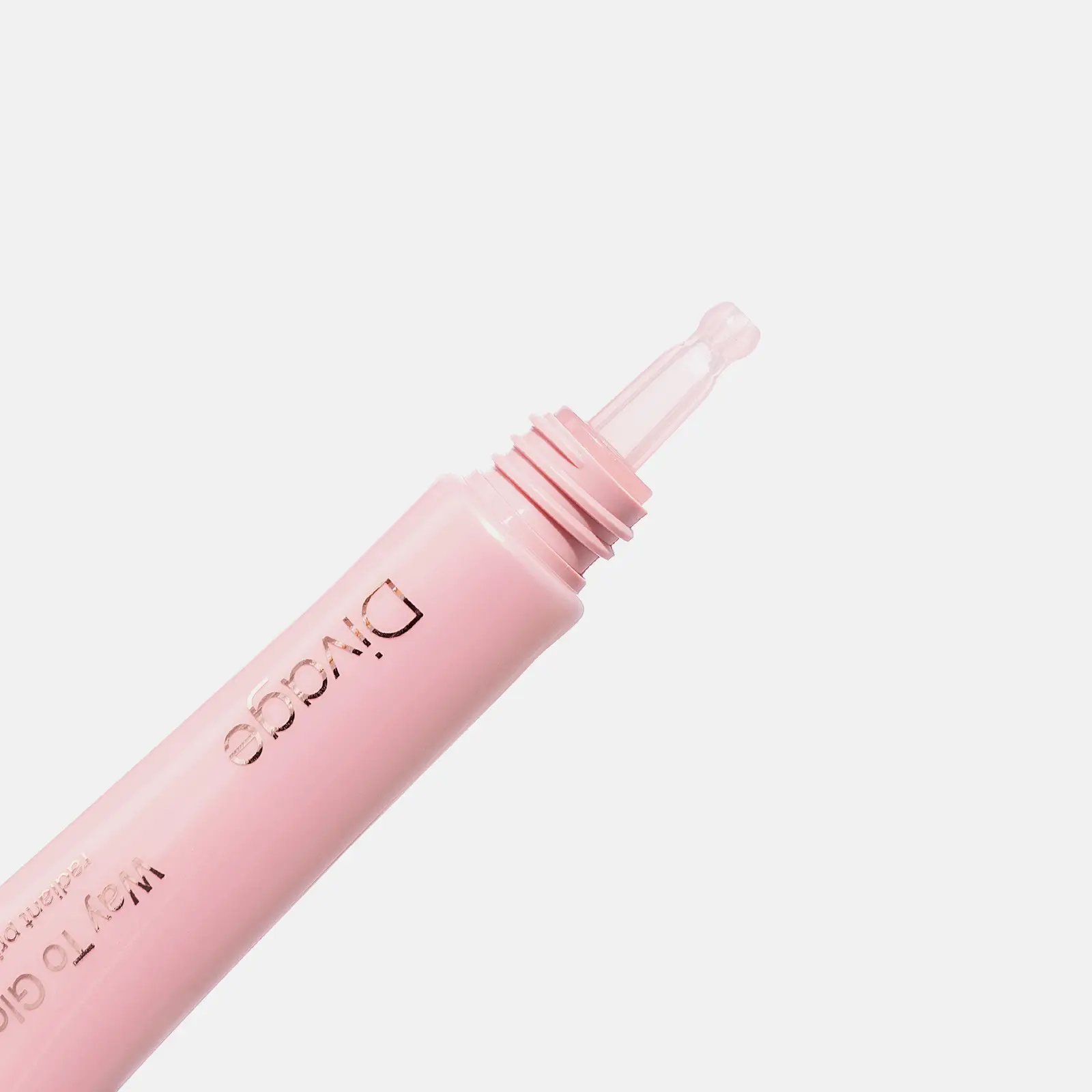 Сияющий тональный крем для лица тон 01 Слоновая кость Divage Way To Glow - фото 4