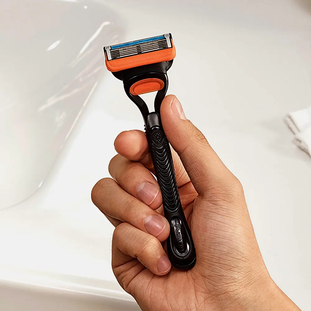 Бритва Gillette Fusion 5 с 4 сменными кассетами