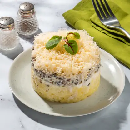 Изображение товара Салат Викинг М Кухня 200g - свежий холодный салат с курицей, ананасами и сыром