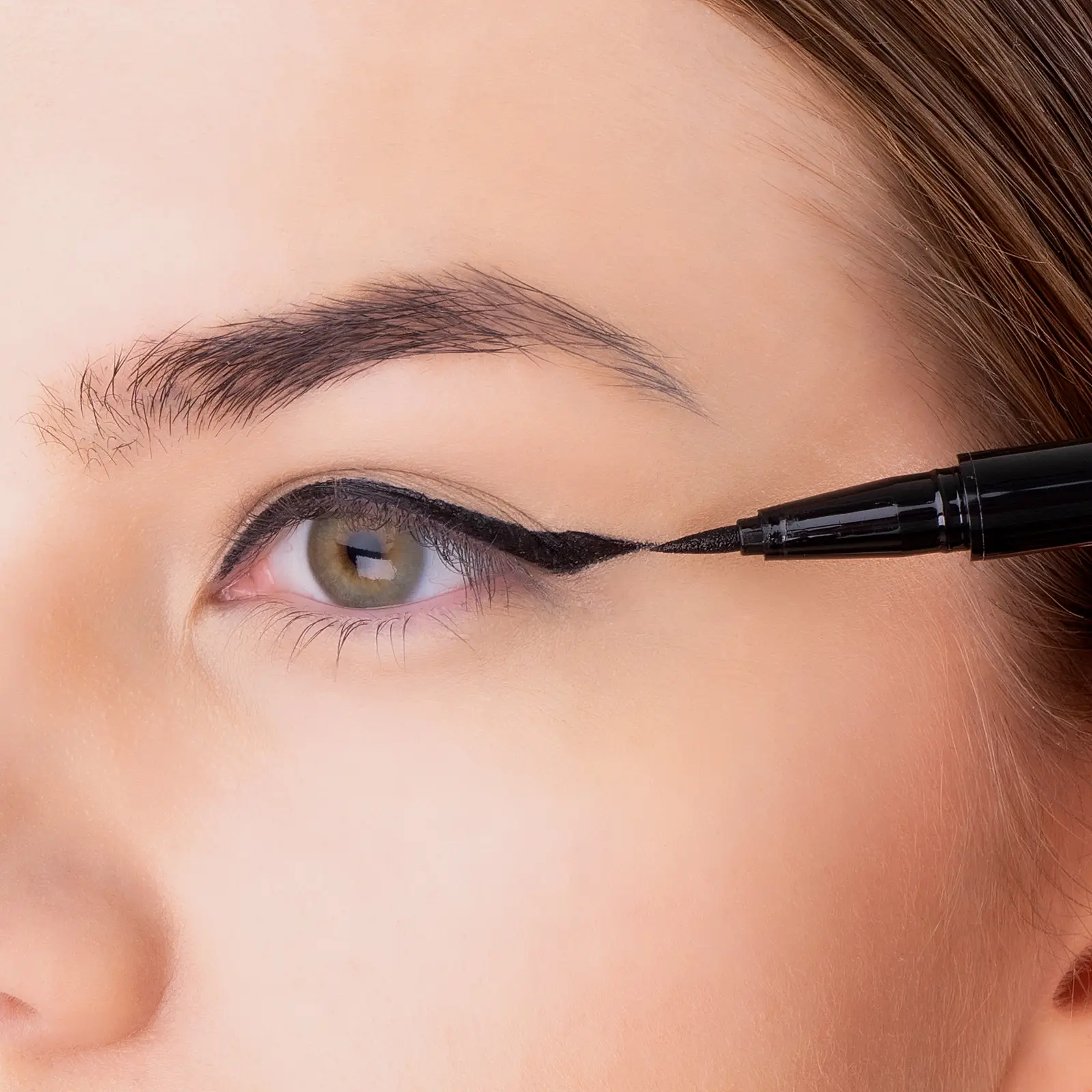 Фетровая подводка для глаз Hypnotic Cobra тон 01 Stellary