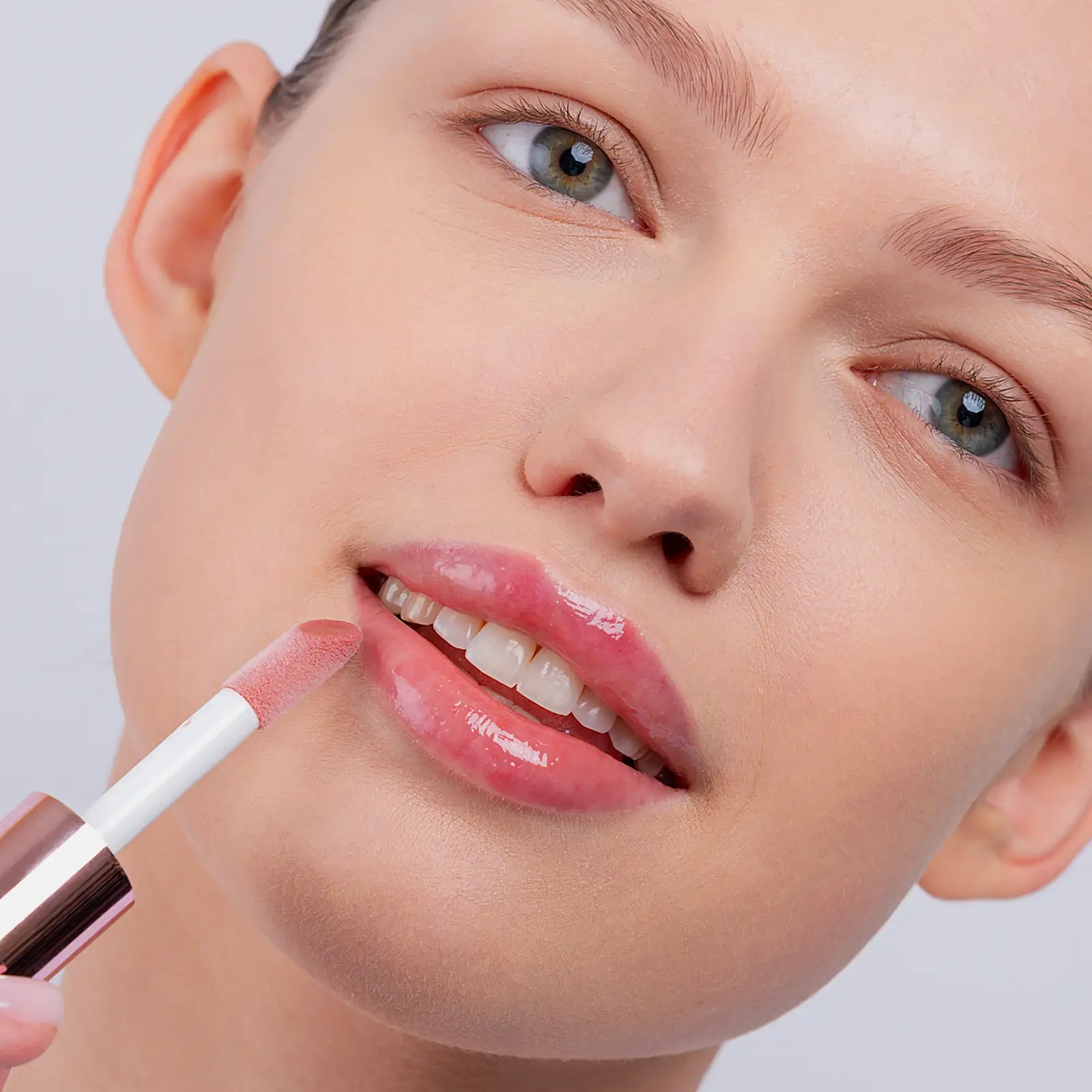 Блеск для губ Push Up Lip Plumper тон 02 Divage - фото 4