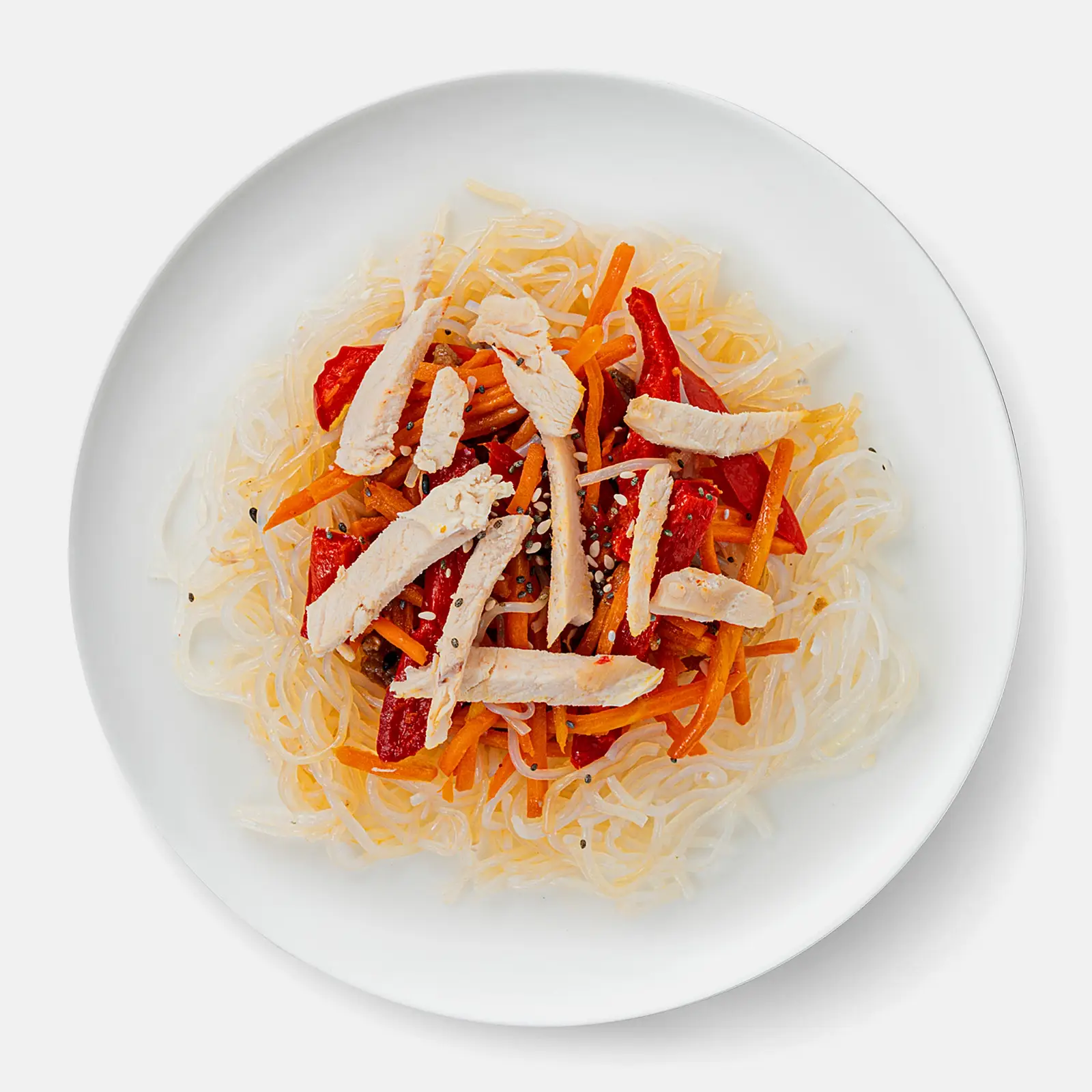 Изображение товара Салат фунчоза с куриным филе 150г - Вкусный и питательный перекус