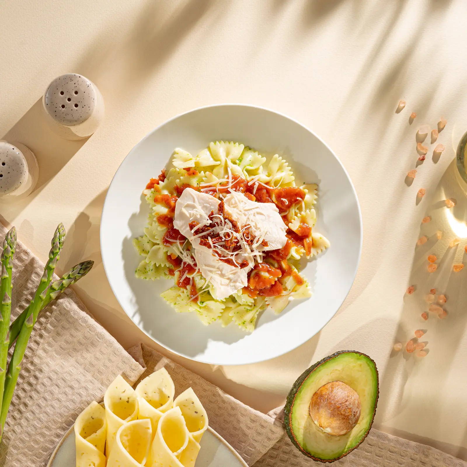 Изображение товара Фарфалле с курицей и вялеными томатами 215г - Итальянская паста