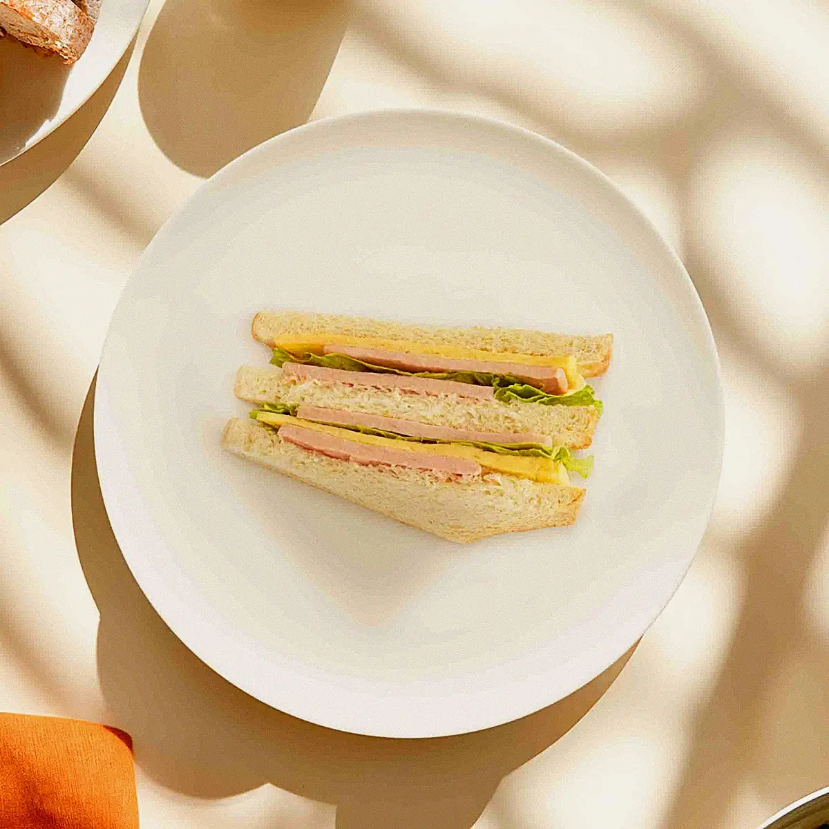 Изображение товара Сэндвич с ветчиной и сыром М Кухня 125г вкусный и сытный перекус