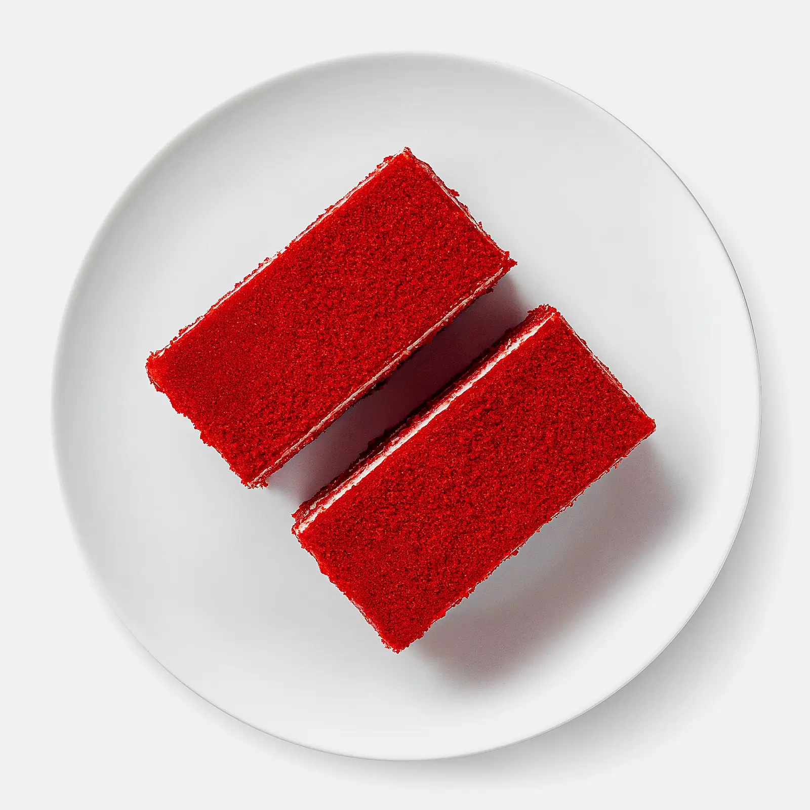 Изображение товара Пирожное Красный бархат Ама 200г воздушный десерт с кремом и алыми коржами