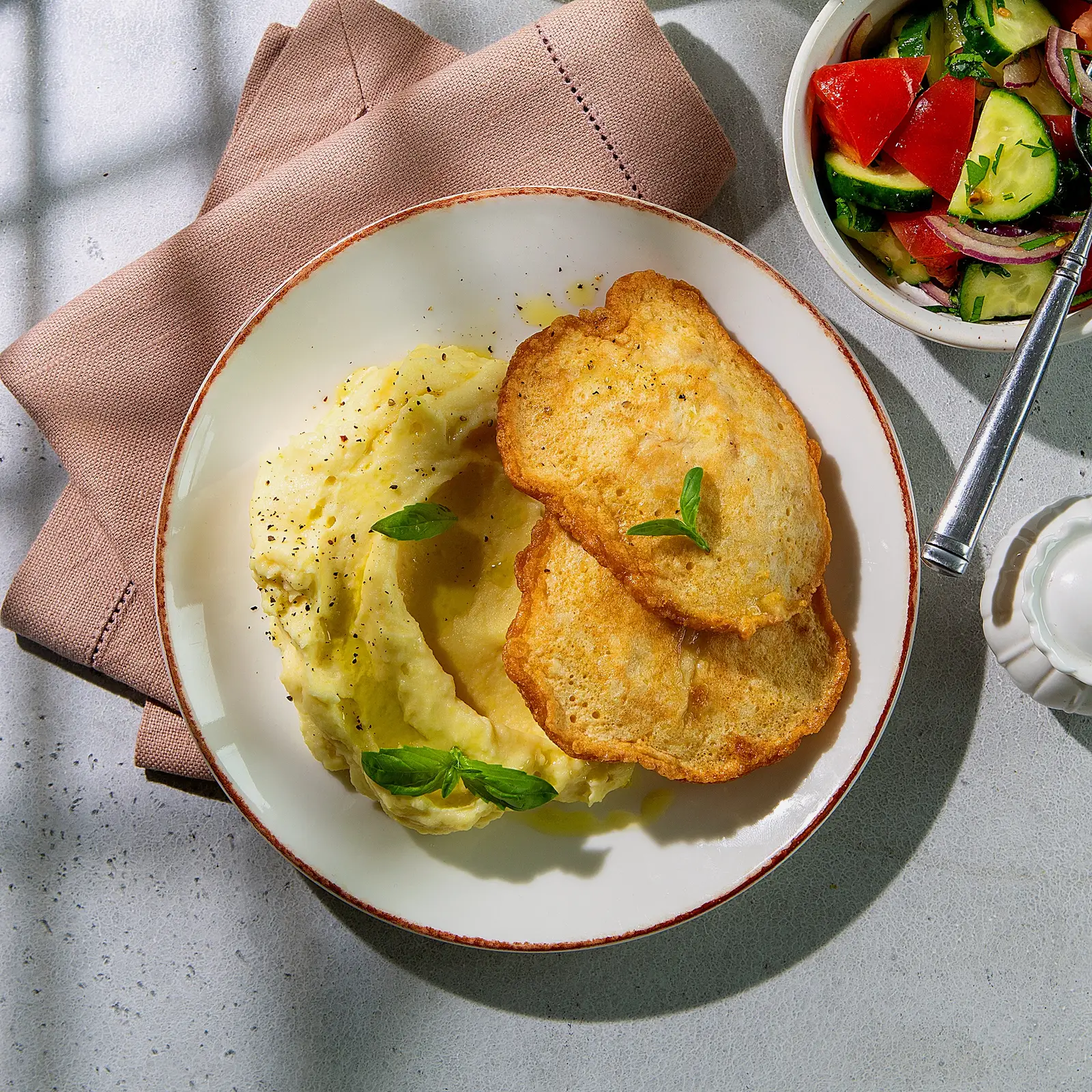 Изображение товара Куриный шницель в яйце с картофельным пюре М Кухня 220г готовое блюдо