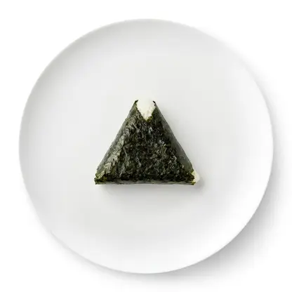 Изображение товара Онигири с креветками и крабовыми палочками 120 г японское блюдо в виде треугольника