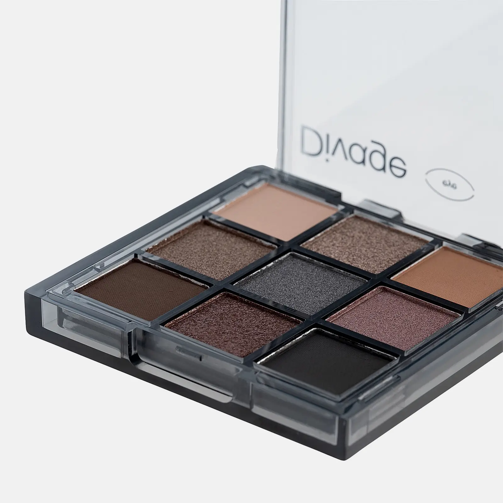 Палетка теней для век Easy Nude Smokey Divage