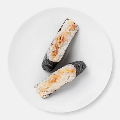 Онигири с тунцом и соусом спайси 100г