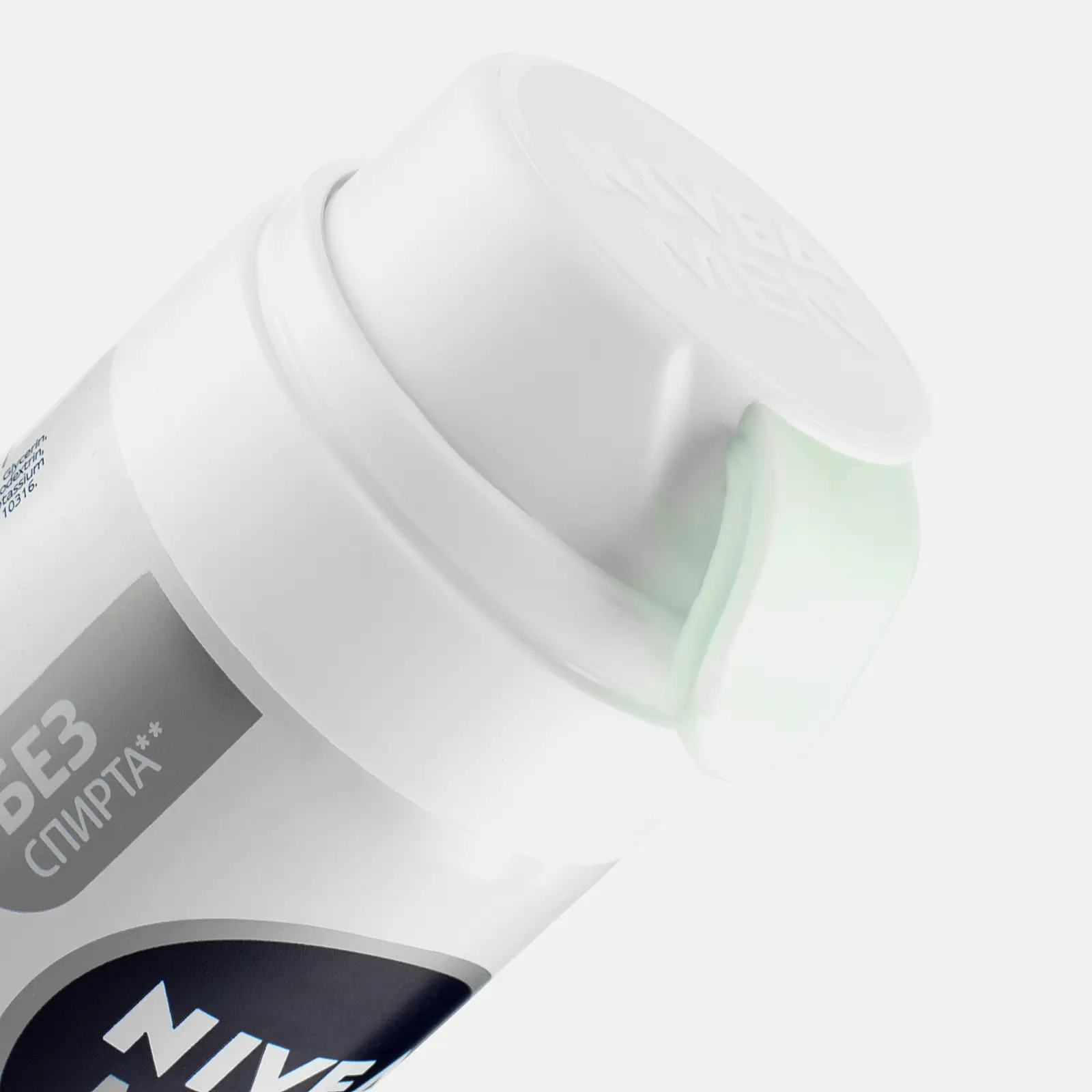 Восстанавливающая пена для бритья для чувствительной кожи NIVEA Men 200мл