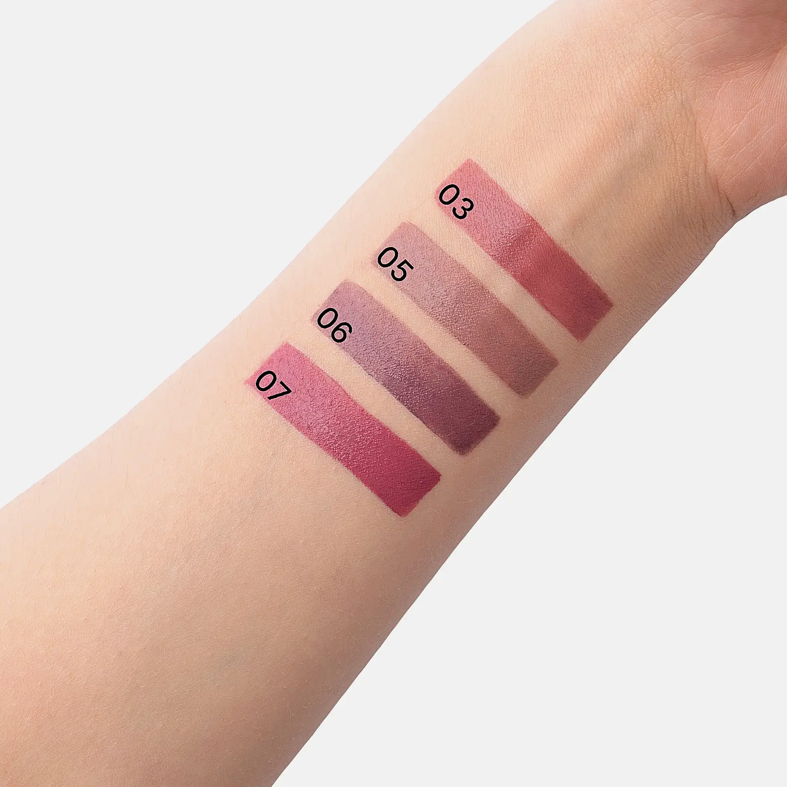 Помада для губ в стике Lips Lipstick тон 07 Beauty Bomb