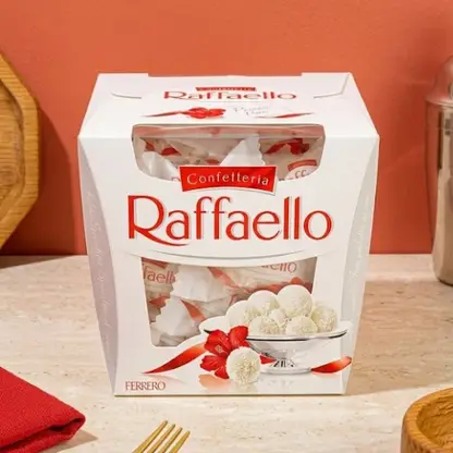 Изображение товара Конфеты с цельным миндальным орехом в кокосовой обсыпке Raffaello 150г