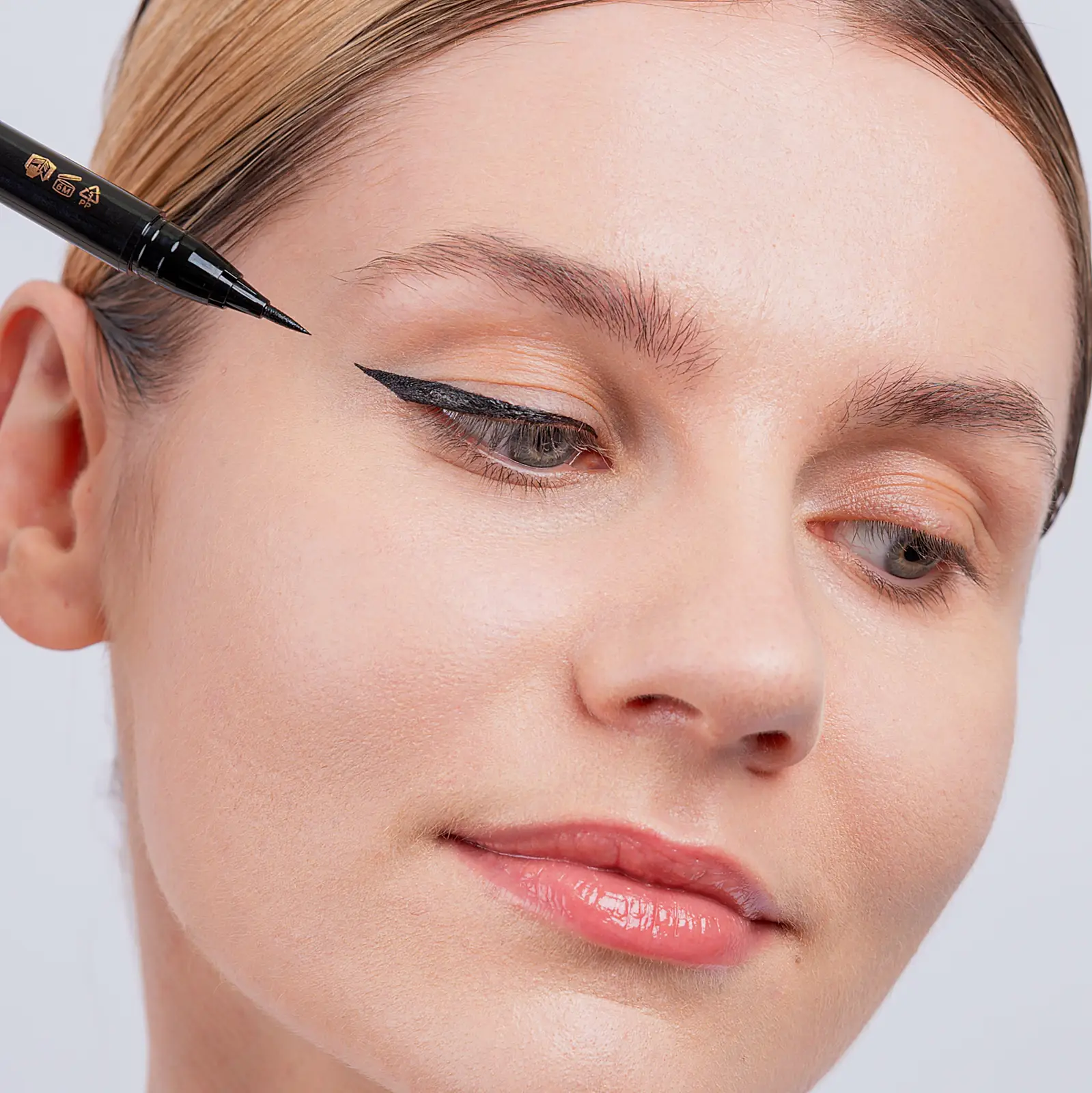 Подводка-фломастер для глаз Microliner тон 01 Черный Divage