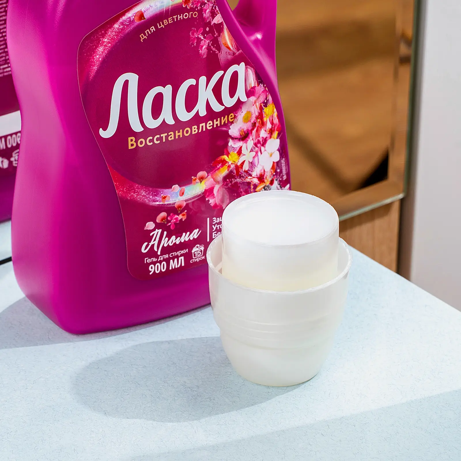 Гель для стирки Ласка Восстановление Арома жидкое средство 15 стирок 900мл