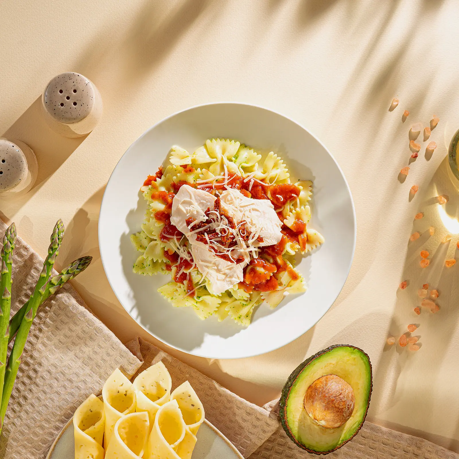 Изображение товара Фарфалле с курицей и вялеными томатами 215г - Итальянская паста