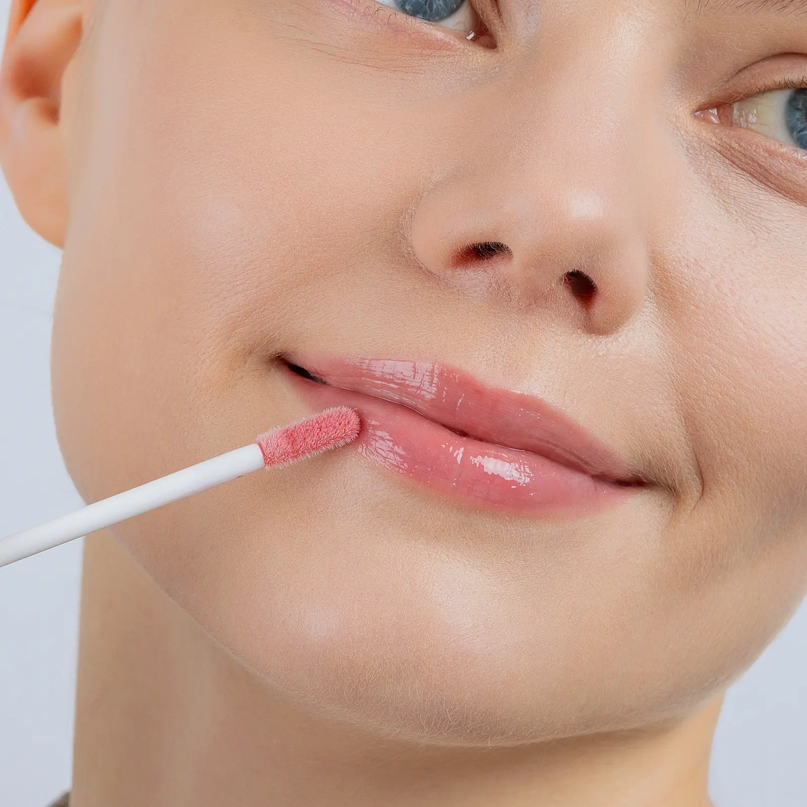Блеск для губ Lip Gloss Juicy тон 12 Beauty Bomb - фото 5 Блеск для губ Lip Gloss Juicy тон 12 Beauty Bomb - фото 5