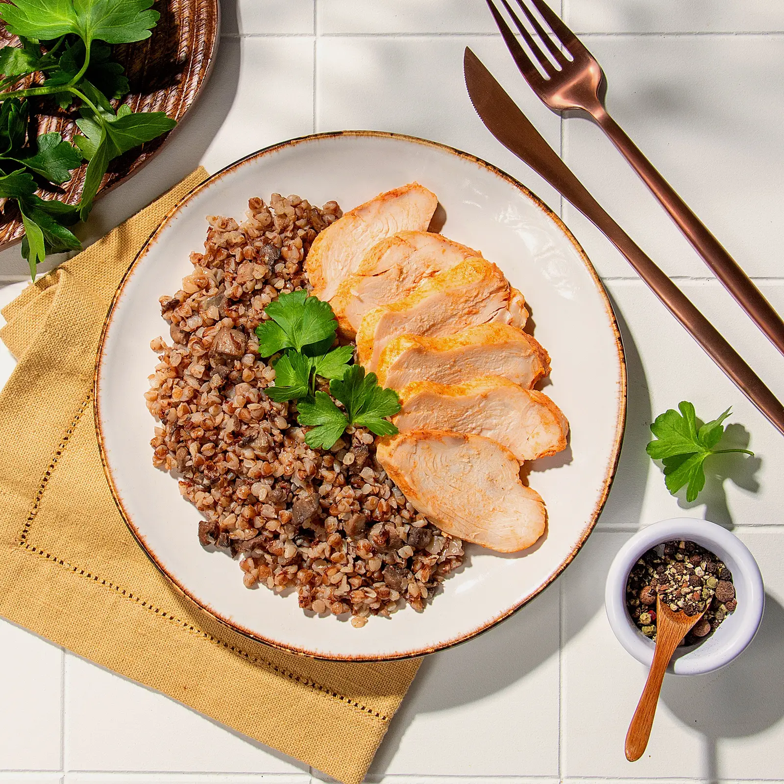 Курица су-вид с гречкой грибами и луком 270г