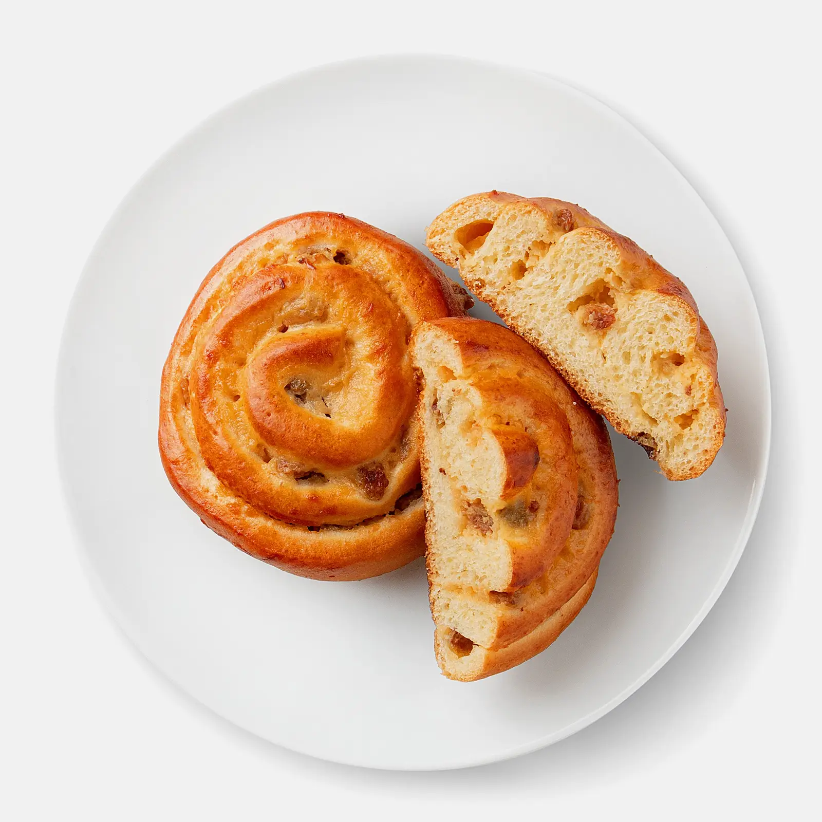 Изображение товара Слойка Улитка с кремом и изюмом Черемушки 100 г воздушное сдобное тесто