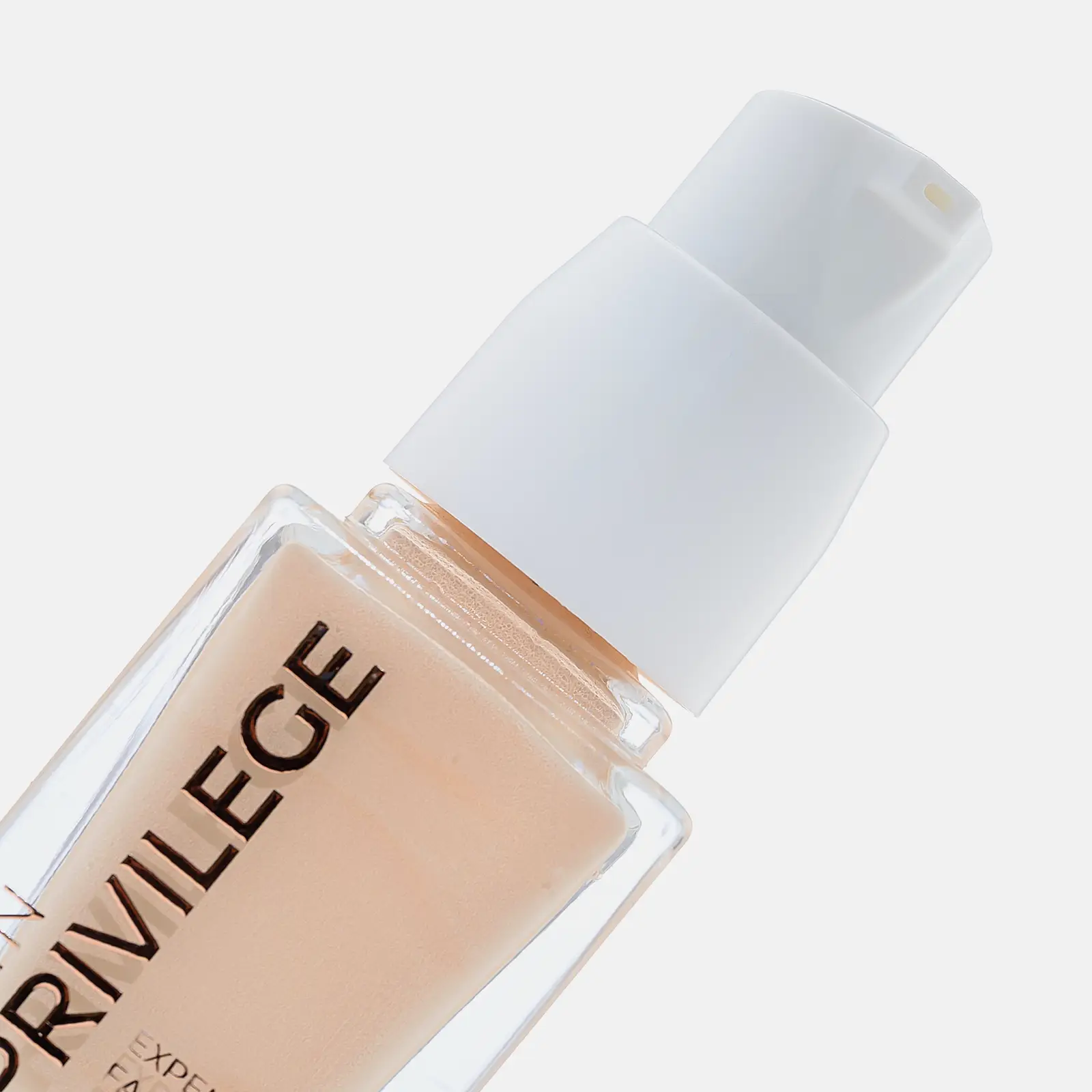 Тональный крем с сатиновым финишем Skin Privilege Stellary тон 02 - фото 3 Тональный крем с сатиновым финишем Skin Privilege Stellary тон 02 - фото 3