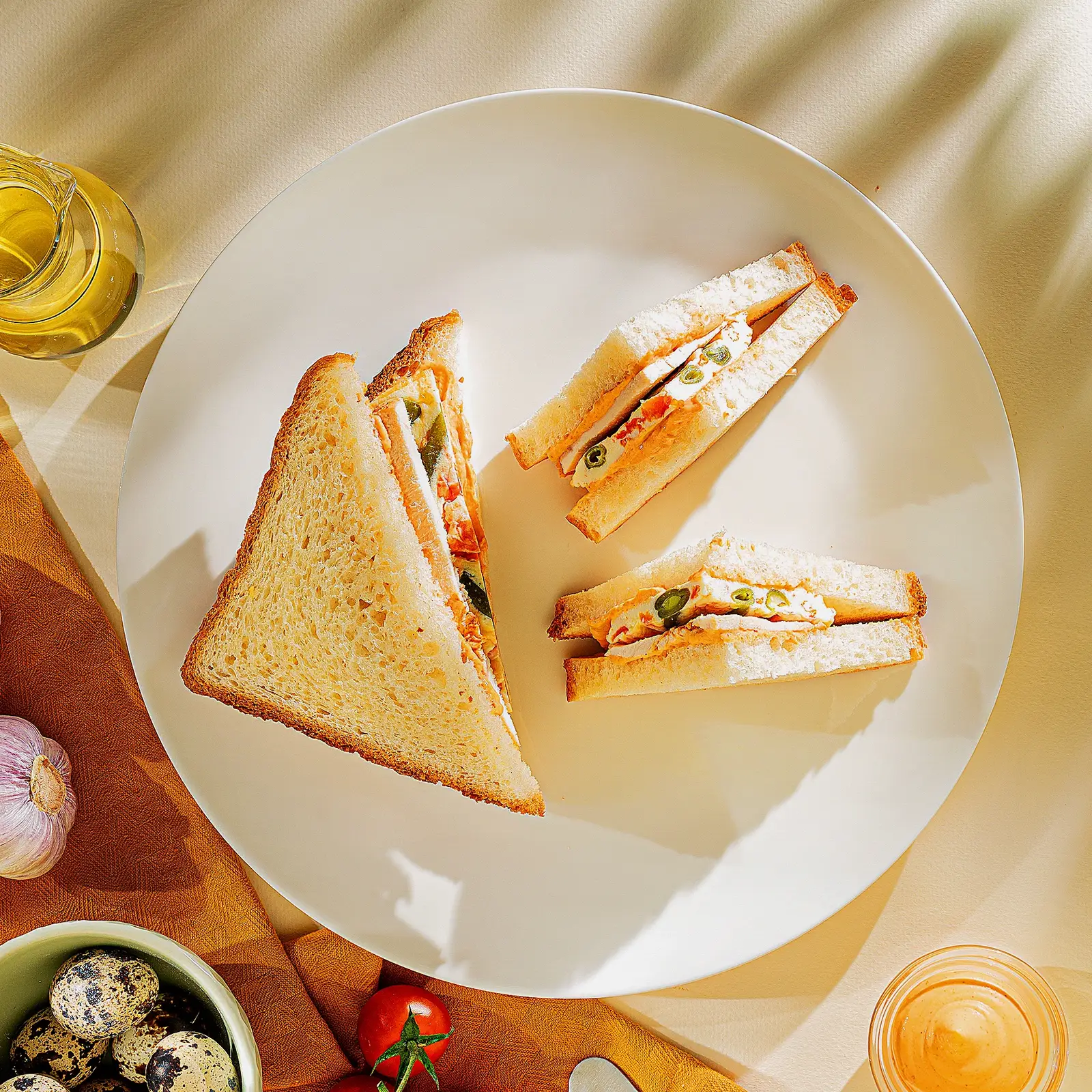 Изображение товара Сэндвич с курицей и овощной фритатой М Кухня 195г вкусный перекус