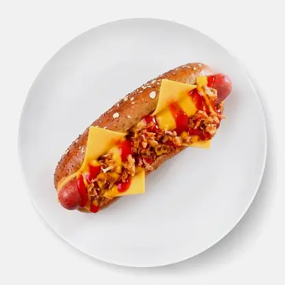Хот-дог Сырный с куриной сосиской на зерновой булочке