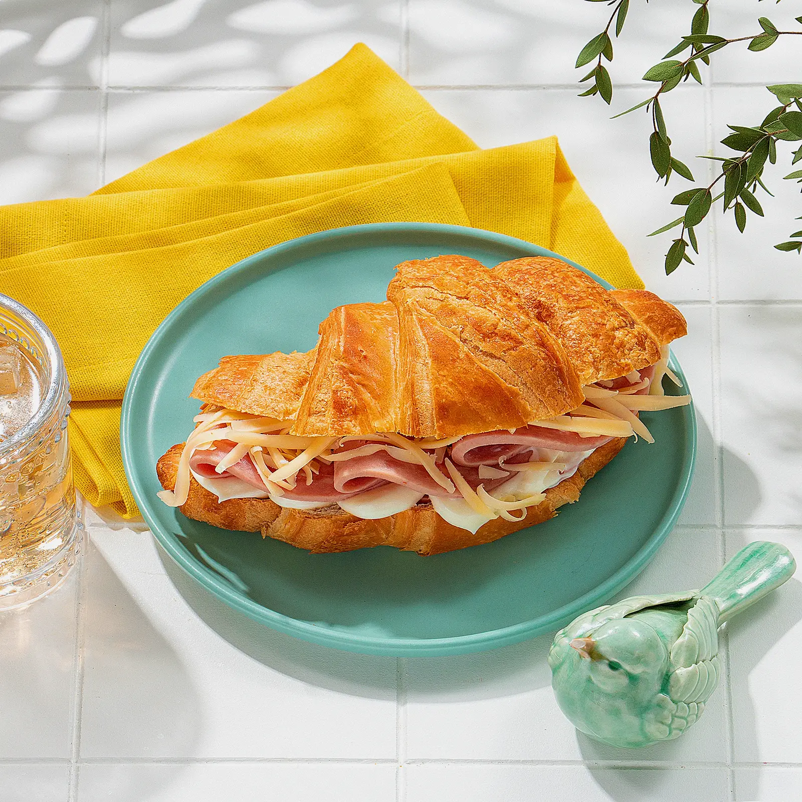 Круассан с сыром и ветчиной 110г