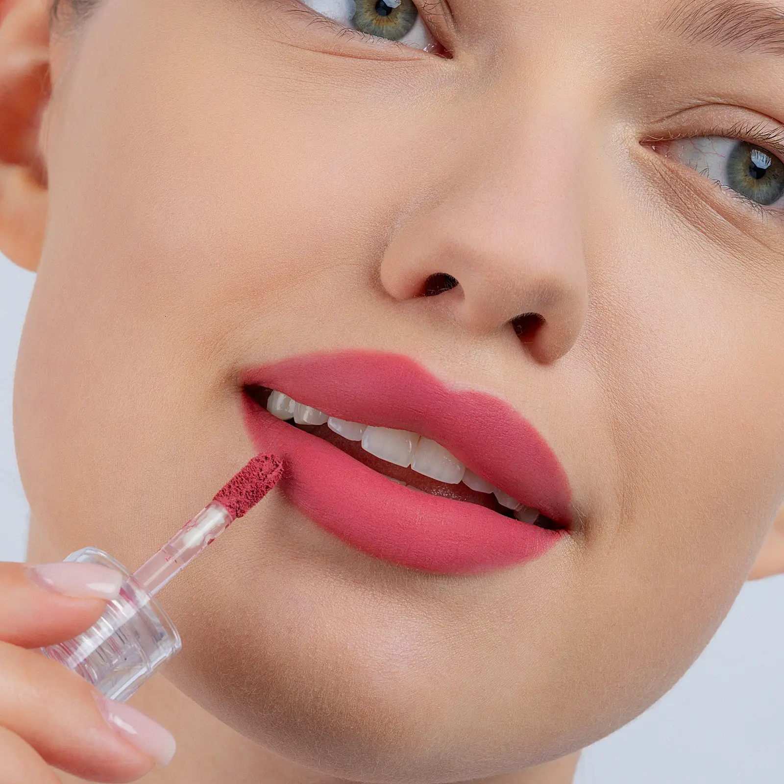 Муссовая помада для губ тон 06 Beauty Bomb