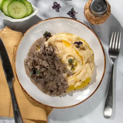 Изображение товара Печень по-строгановски с картофельным пюре М Кухня 230г