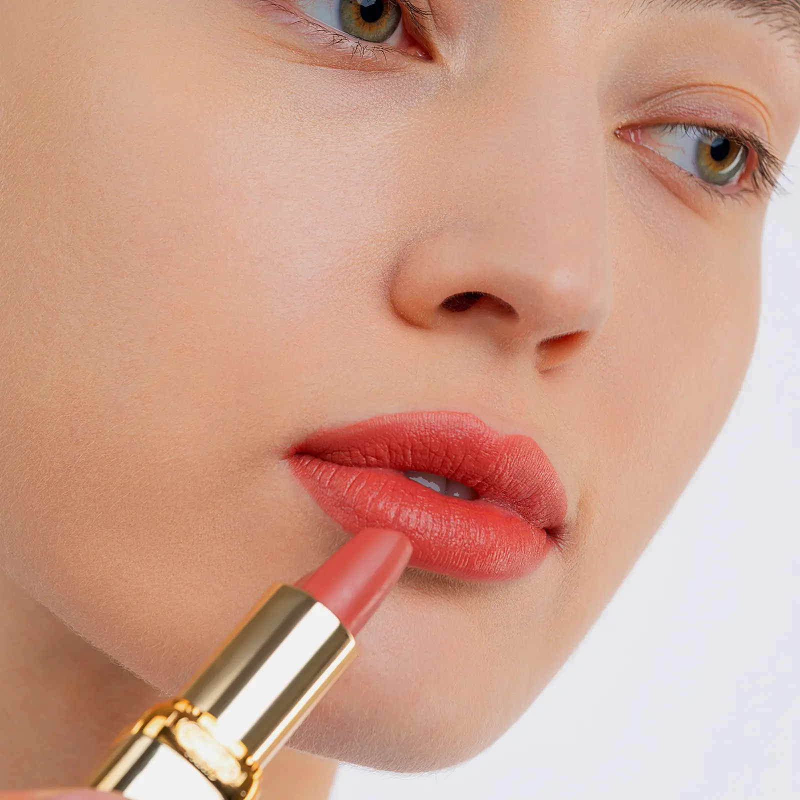 Помада для губ L’Oréal Paris Color Riche LesInsolent тон 181 Эксцентричный нюд - фото 6