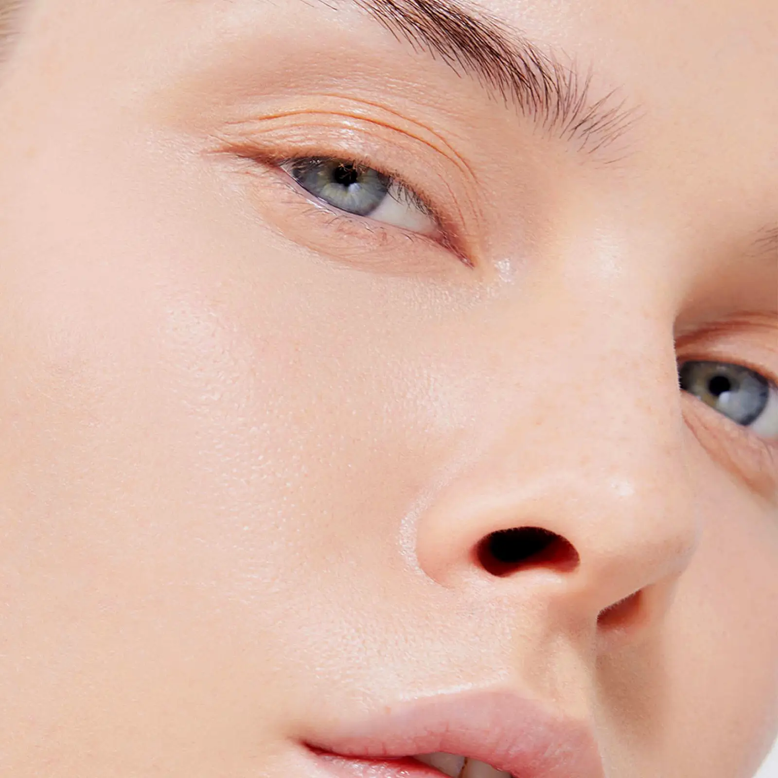 Компактная пудра для лица с коллагеном тон 01 Светло-бежевый Influence Beauty Skinfluence