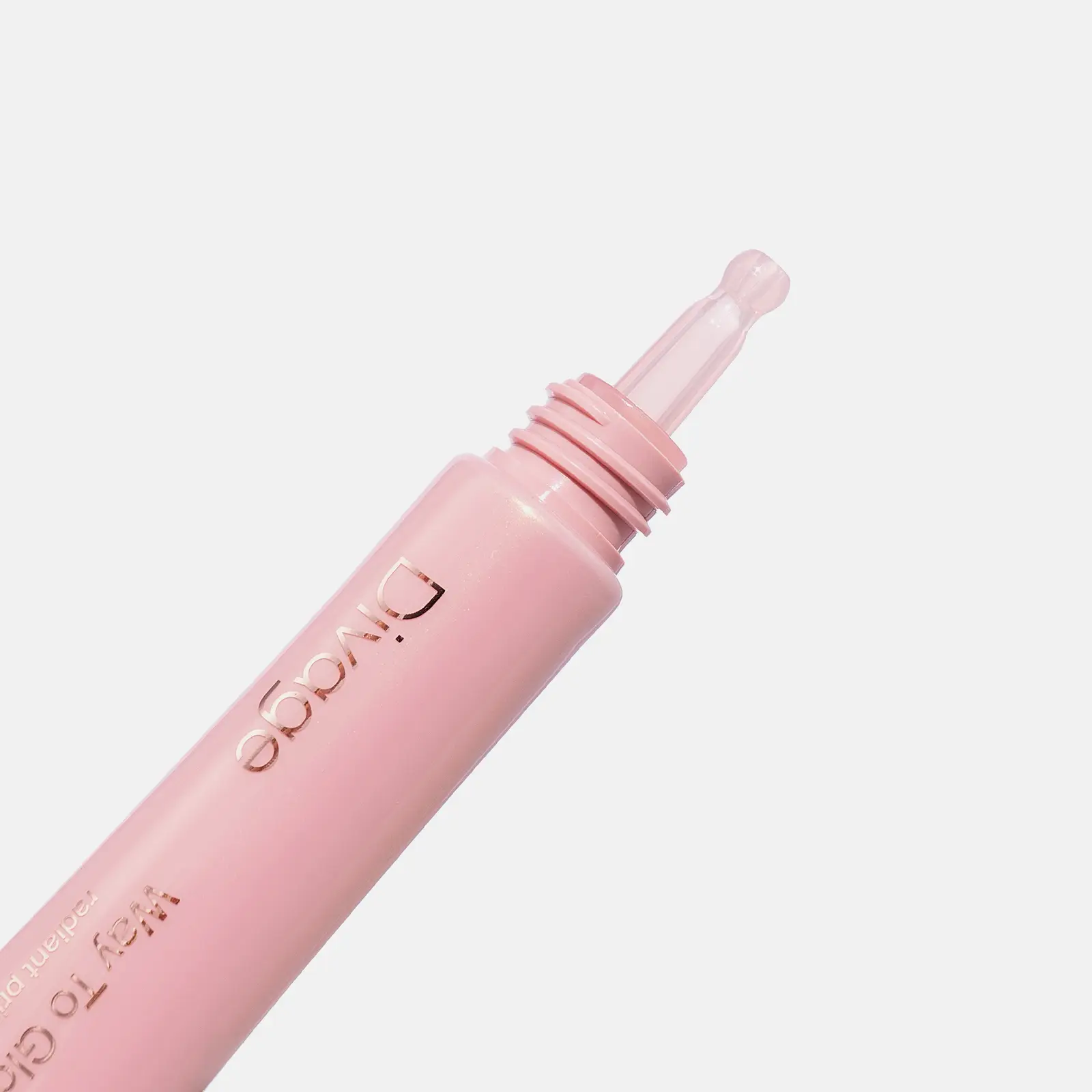 Тональный крем с эффект сияния тон 02 Бежевый Divage Way To Glow - фото 4