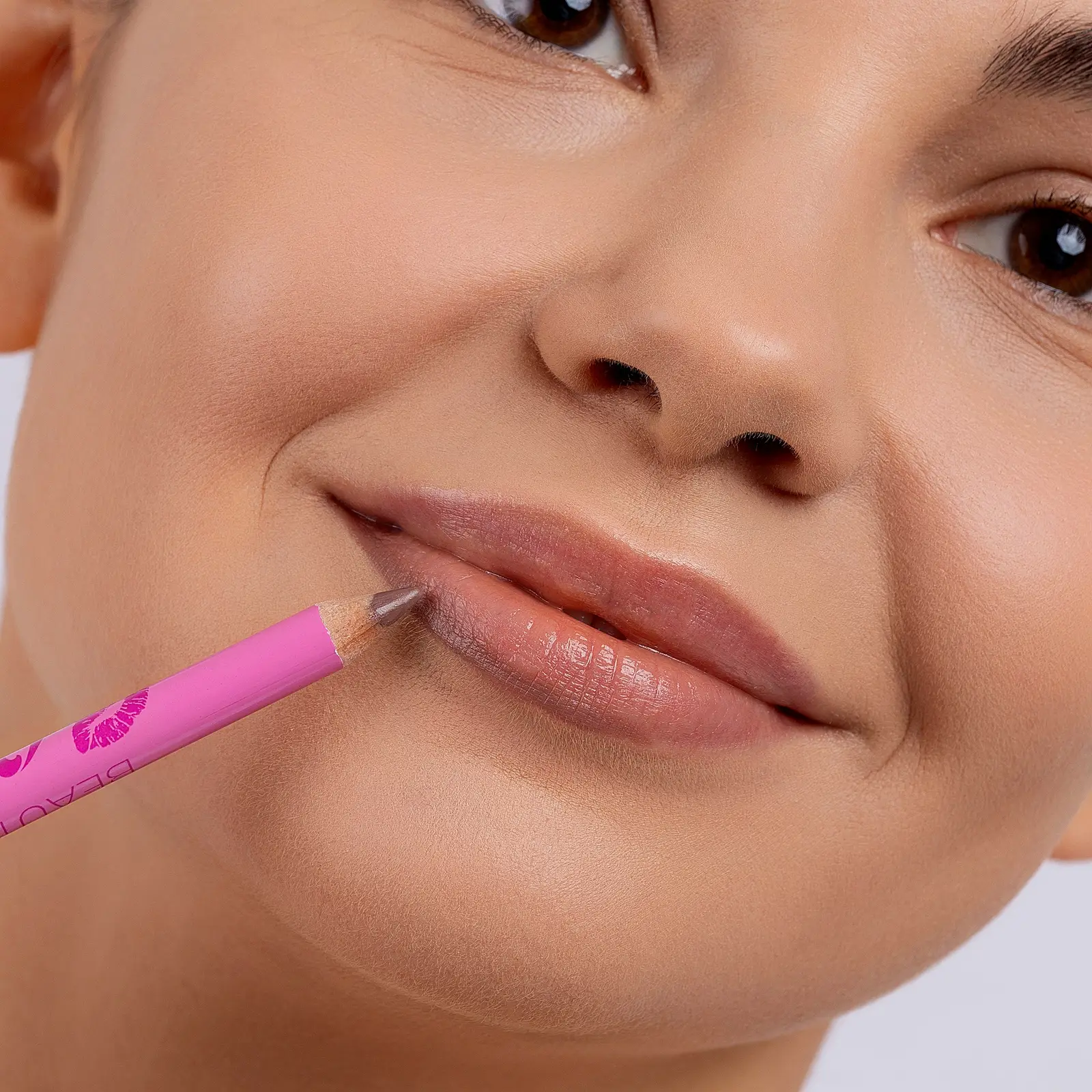 Карандаш для губ Oops Beauty Bomb Romcore тон 02 Коричневый